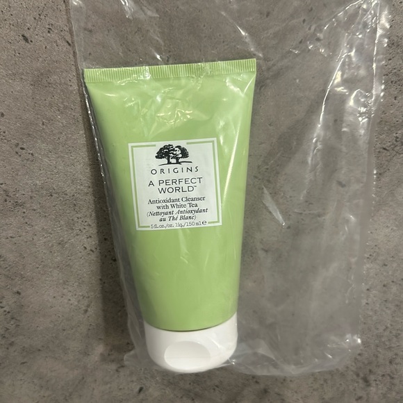 Origins A PERFECT WORLD™
Antioxidant Cleanser With White Tea - Picture 2 of 2